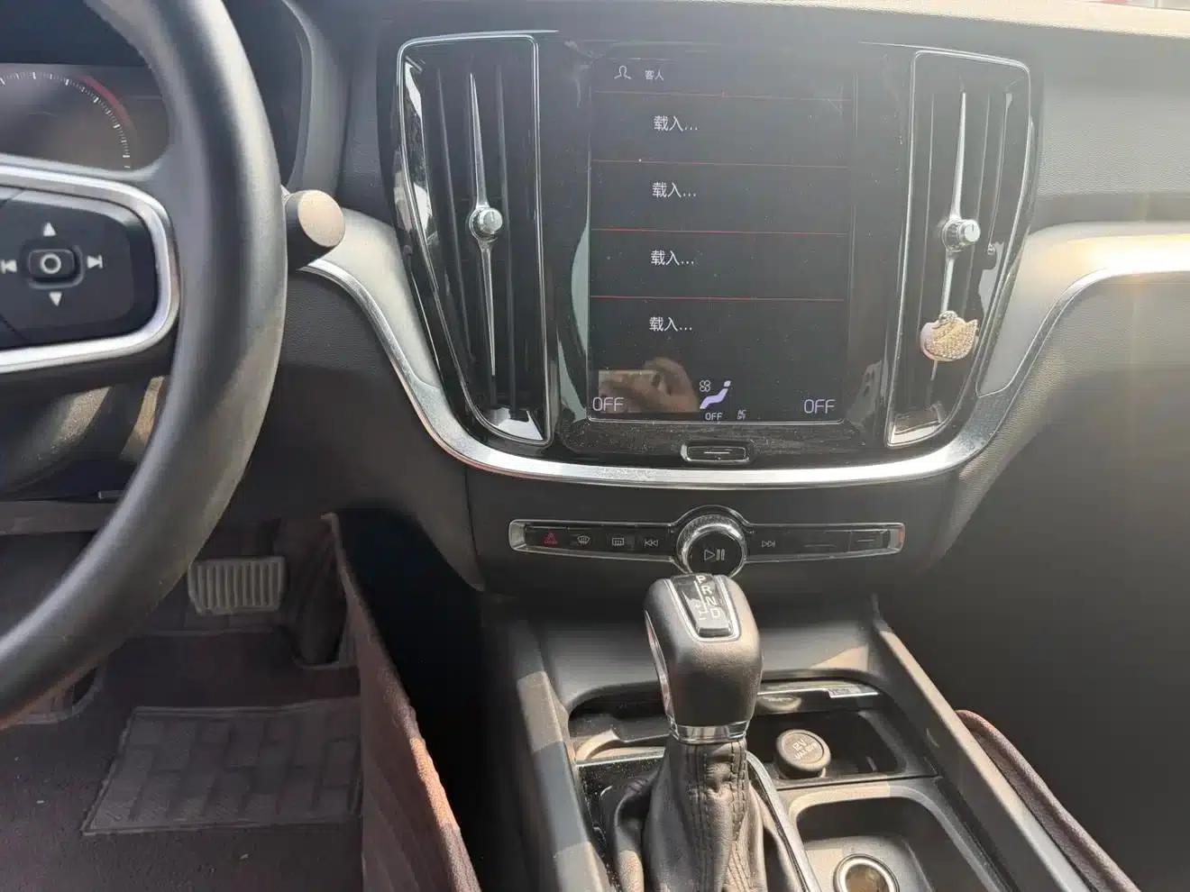 2021 Volvo S60 T4 Inscription Luxury Edition — миниатюра 5