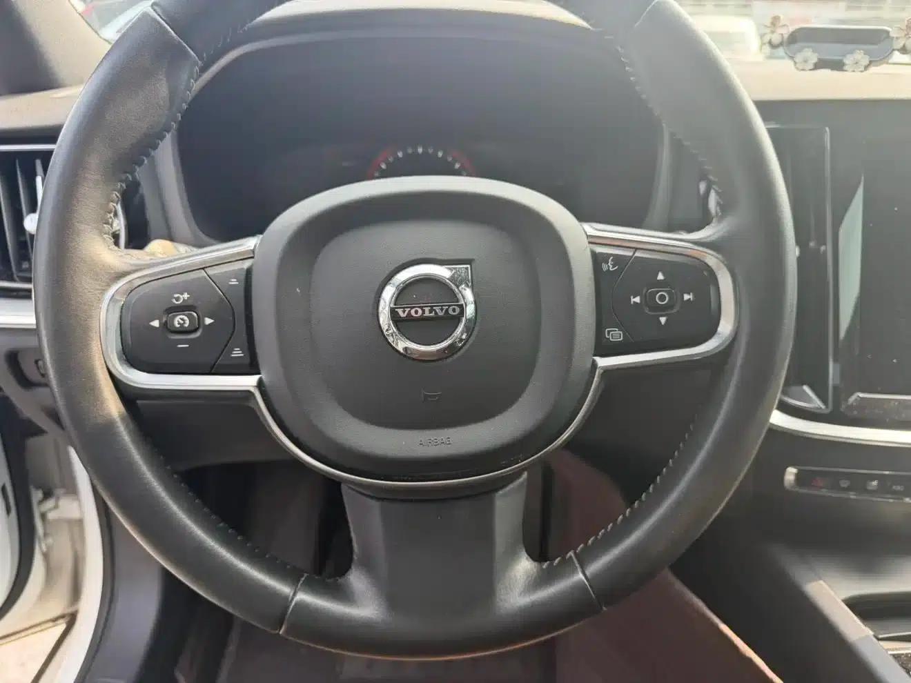2021 Volvo S60 T4 Inscription Luxury Edition — миниатюра 6