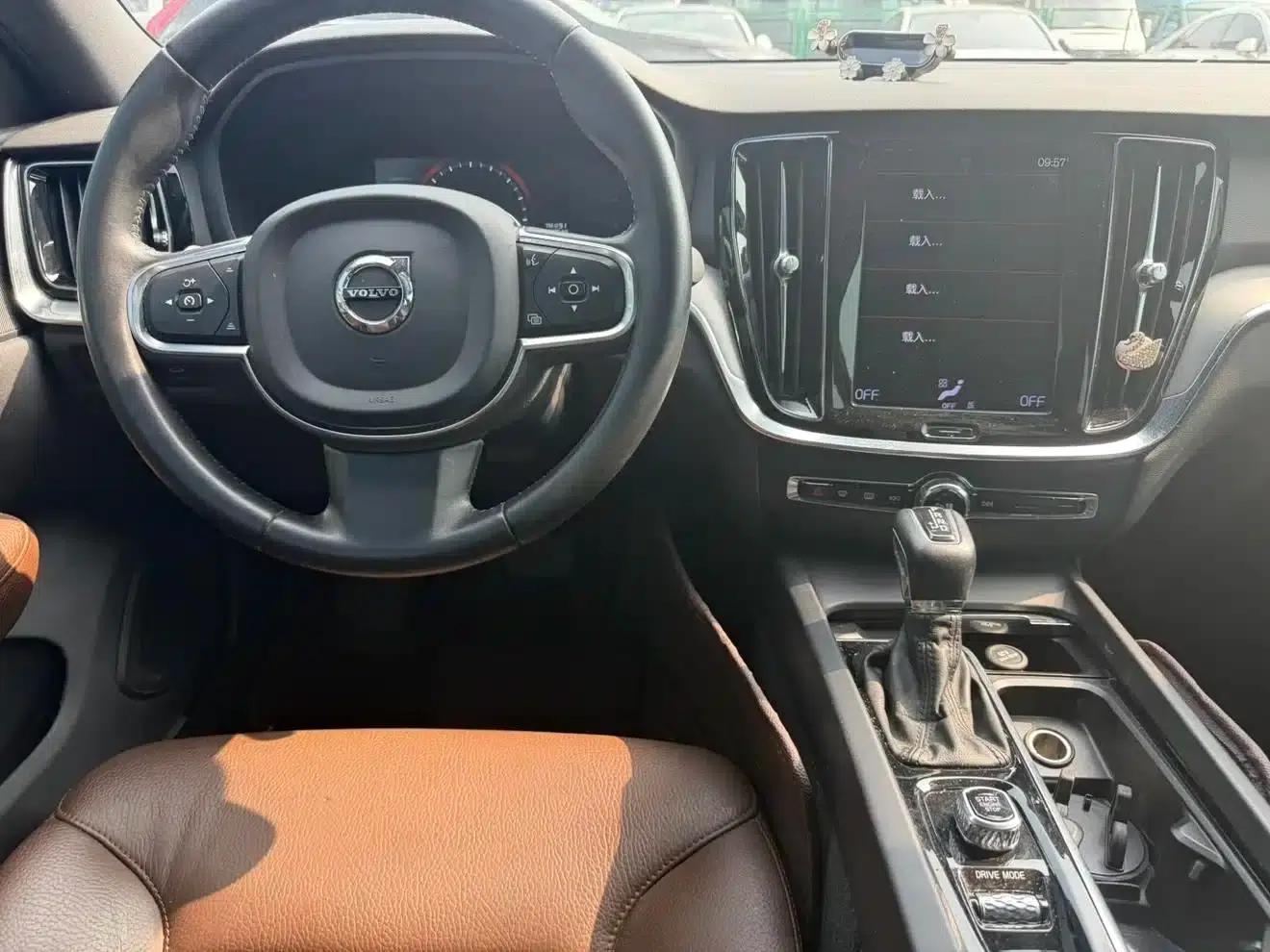 2021 Volvo S60 T4 Inscription Luxury Edition — миниатюра 10