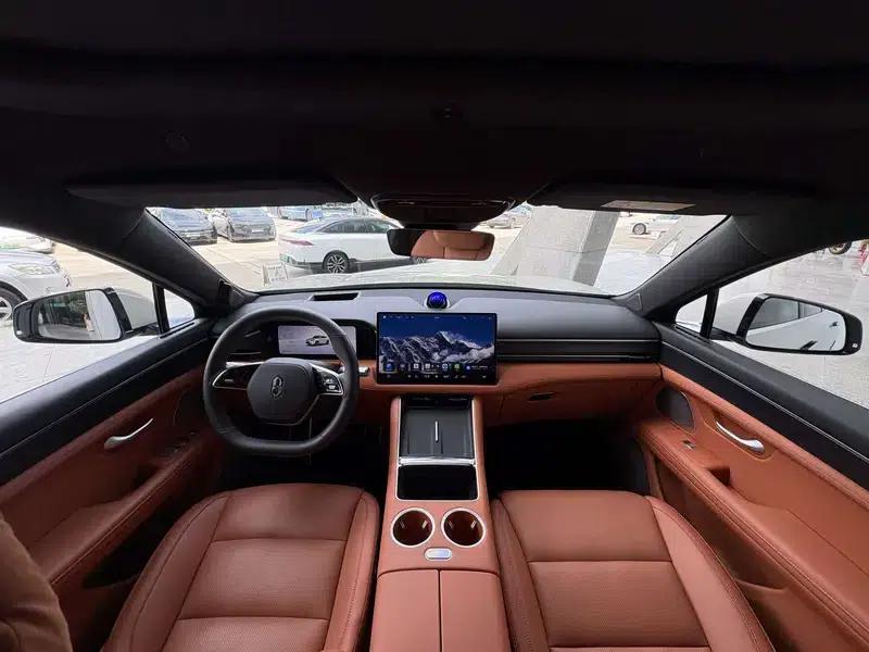 Wenjie M5 2025 Extended Range Ultra 4WD Version — миниатюра 8