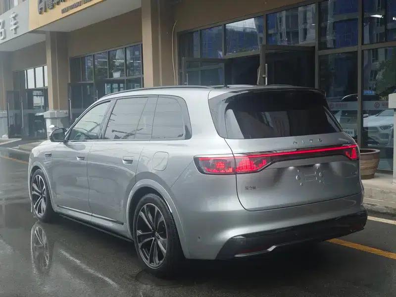 Wenjie M8 2025 Extended Range Ultra 6-Seat 4WD (192-line LiDAR) — миниатюра 4
