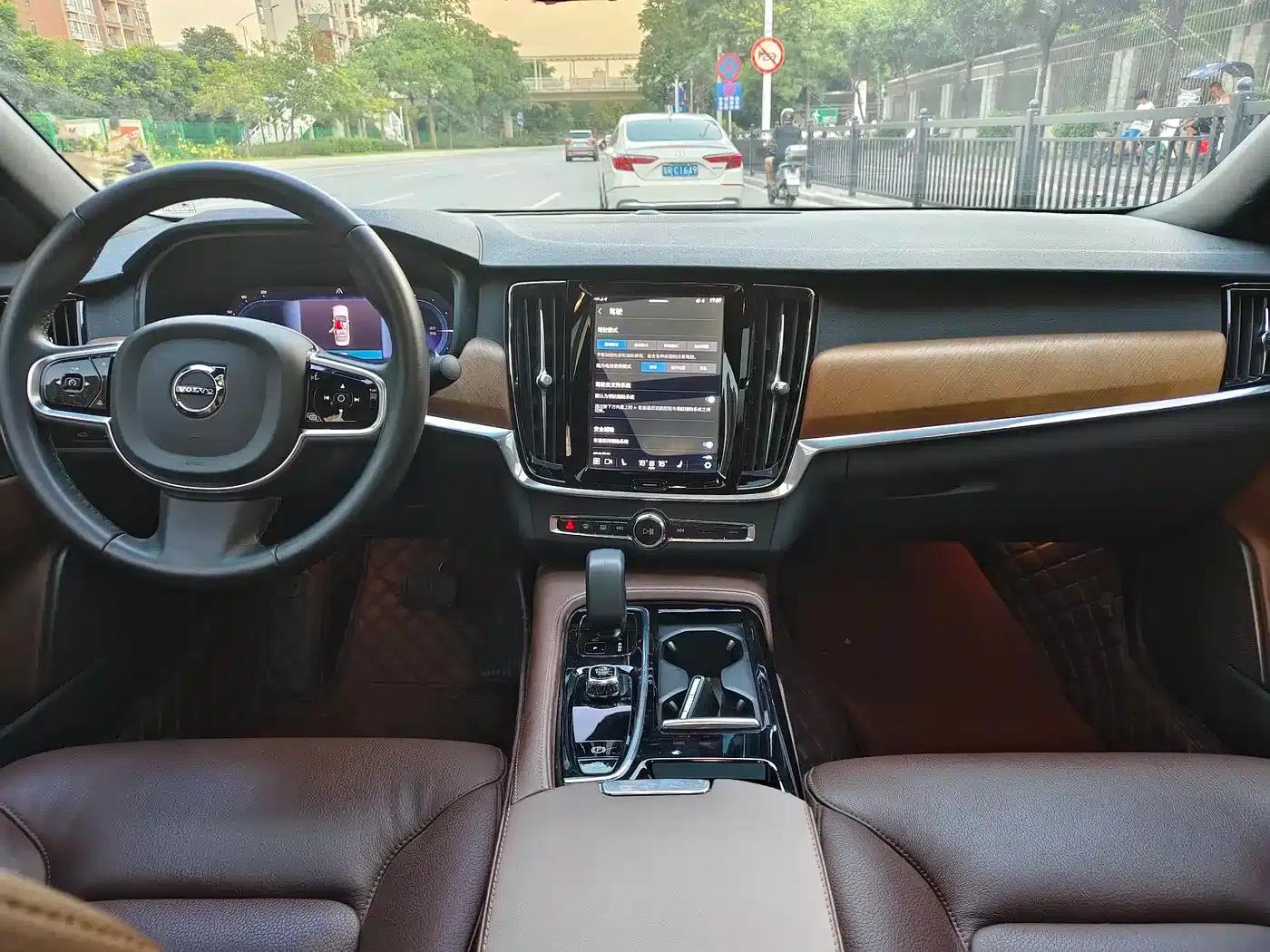 2023 Volvo S90 Plug-in Hybrid T8 Plug-in Hybrid AWD Long Range Smart Luxury Edition — миниатюра 8