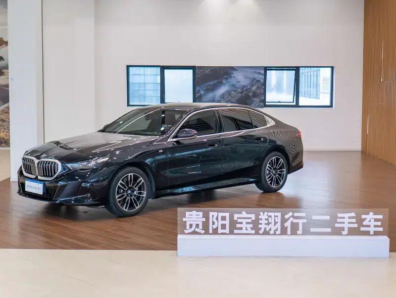 2024 BMW 5 Series 530Li Leading Edition M Sport Package — миниатюра 1