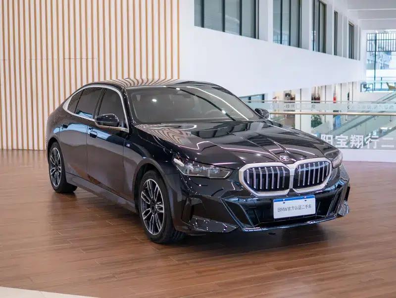 2024 BMW 5 Series 530Li Leading Edition M Sport Package — миниатюра 3