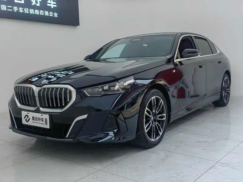2024 BMW 5 Series 525Li M Sport Package — миниатюра 1