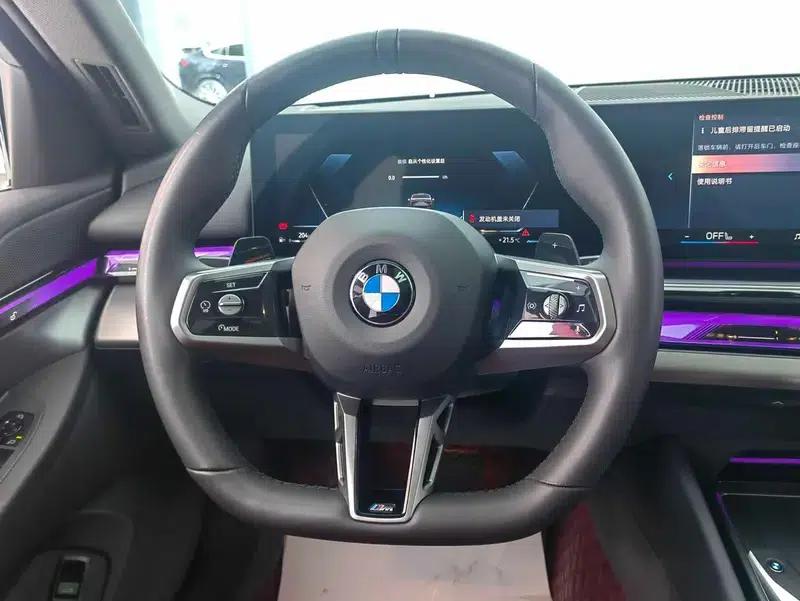 2024 BMW 5 Series 525Li M Sport Package — миниатюра 17