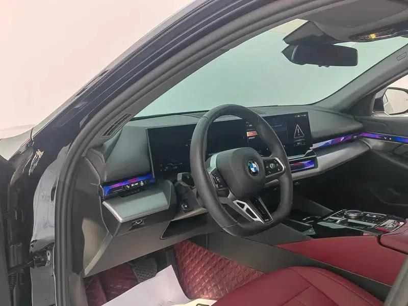 2024 BMW 5 Series 525Li M Sport Package — миниатюра 18