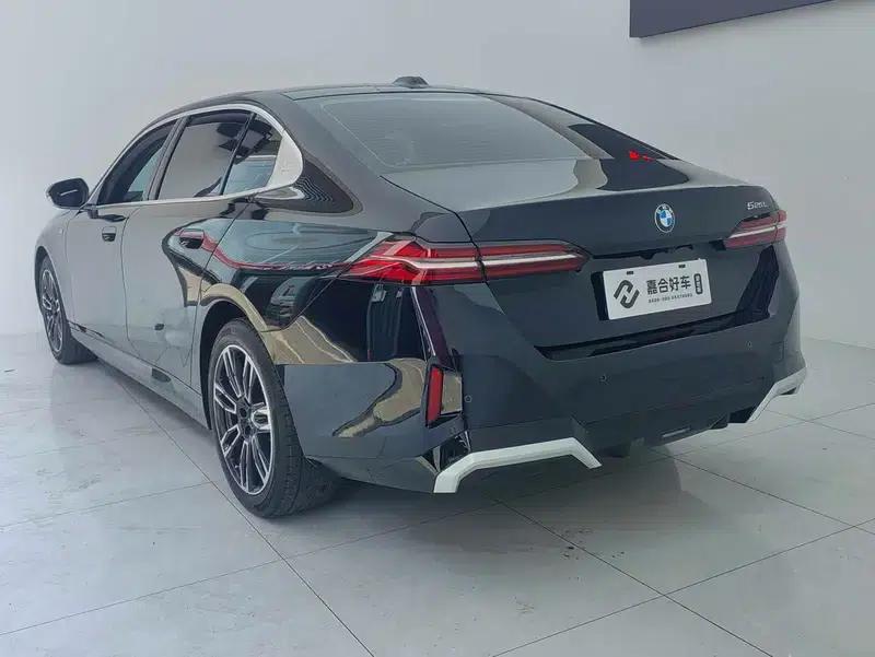 2024 BMW 5 Series 525Li M Sport Package — миниатюра 5