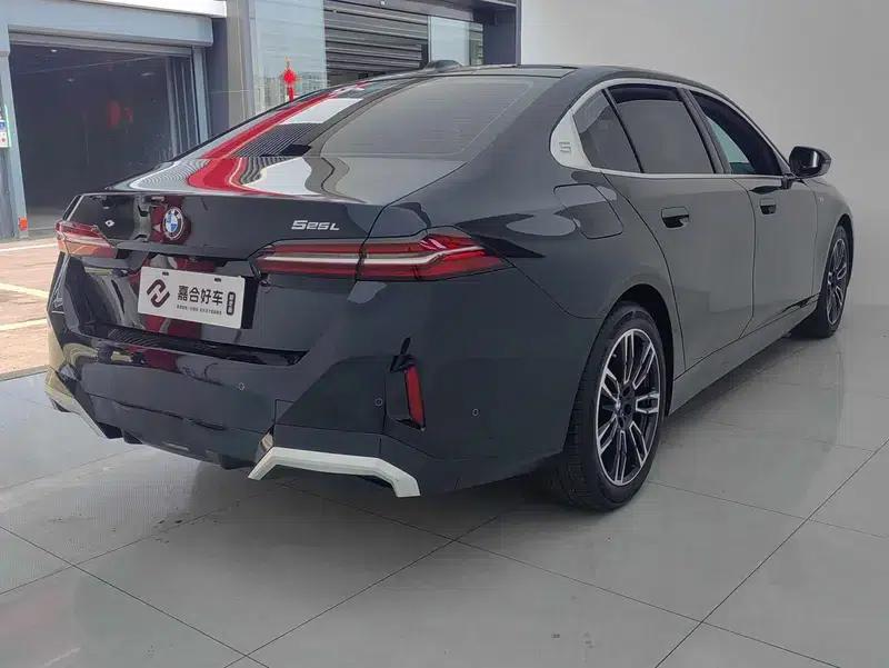 2024 BMW 5 Series 525Li M Sport Package — миниатюра 7