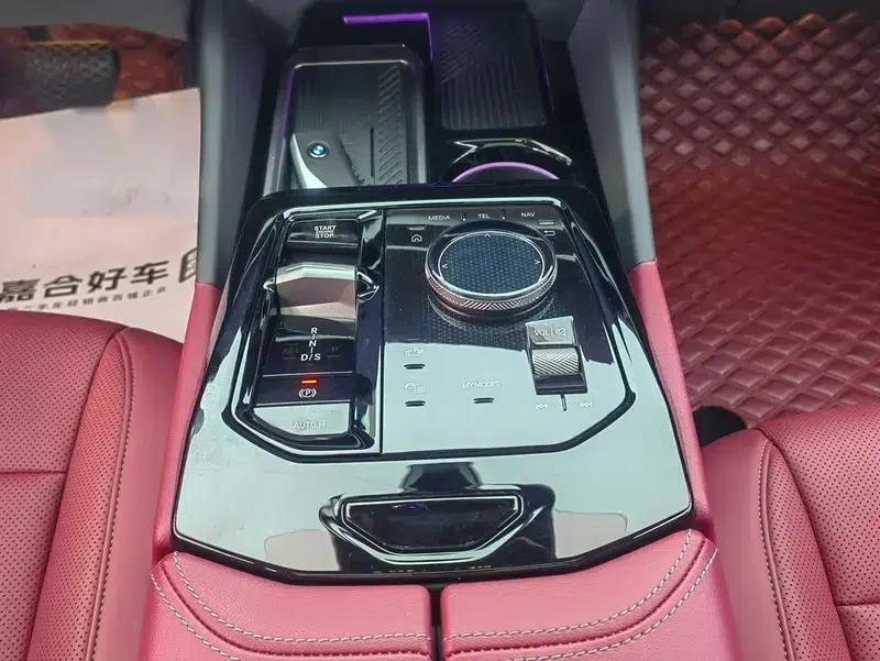 2024 BMW 5 Series 525Li M Sport Package — миниатюра 9