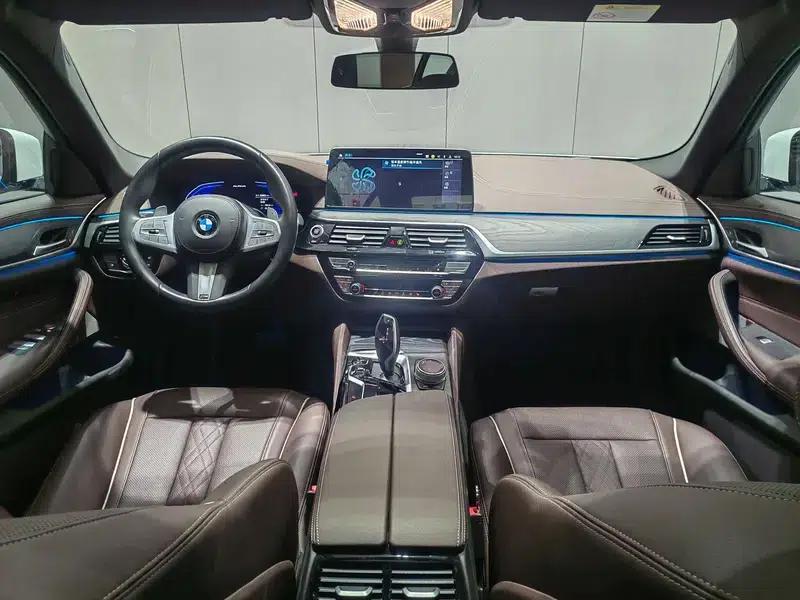 2022 BMW 5 Series 530Li Leading Edition M Sport Package — миниатюра 11