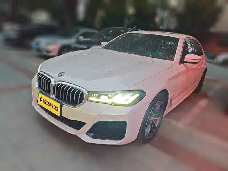 2022 BMW 5 Series 525Li M Sport Package — миниатюра 1