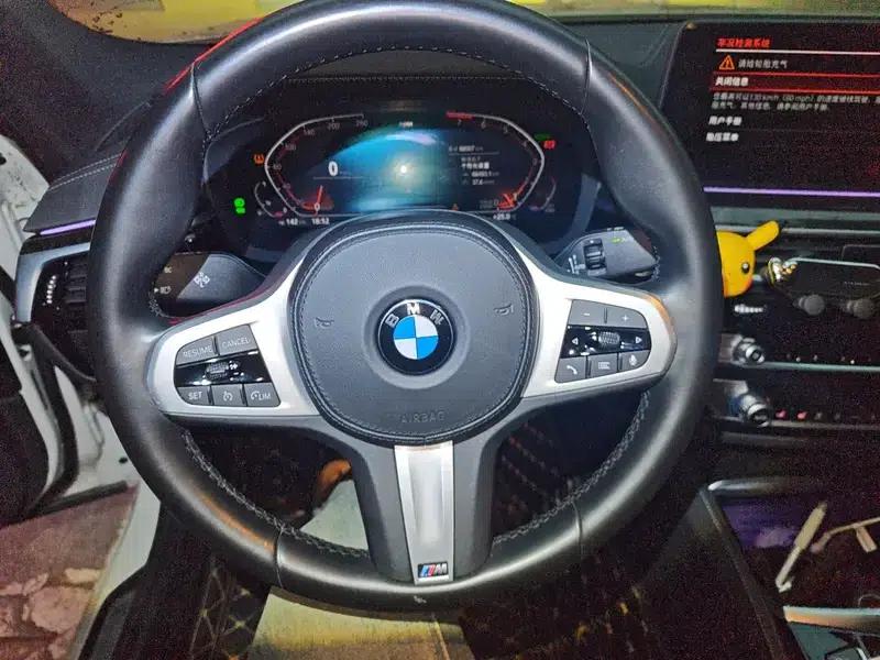 2022 BMW 5 Series 525Li M Sport Package — миниатюра 11