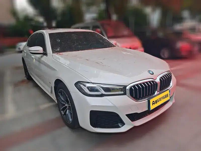 2022 BMW 5 Series 525Li M Sport Package — миниатюра 3