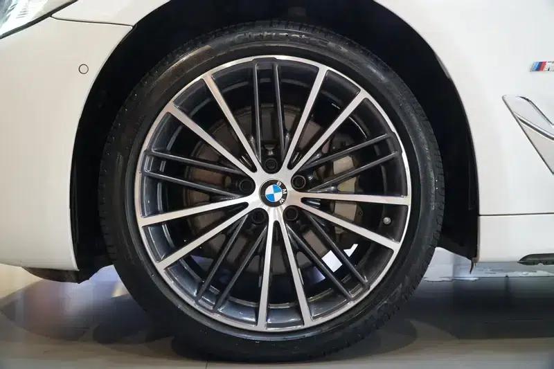 2023 BMW 5 Series 530Li Leading Edition M Sport Package — миниатюра 12