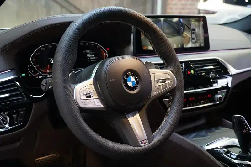2023 BMW 5 Series 530Li Leading Edition M Sport Package — миниатюра 15