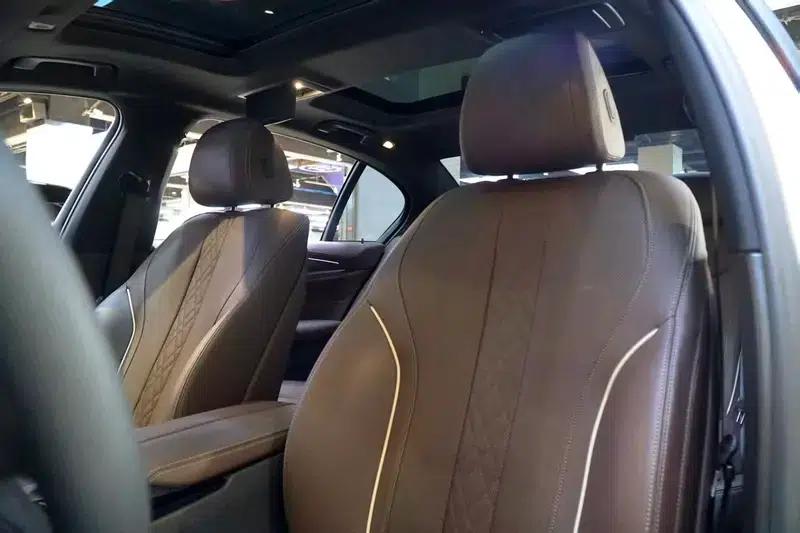 2023 BMW 5 Series 530Li Leading Edition M Sport Package — миниатюра 17