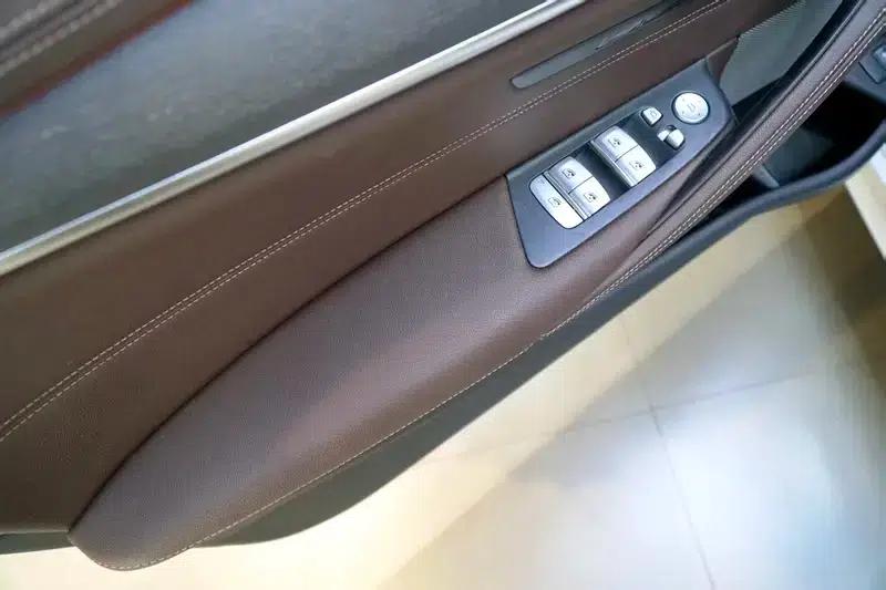 2023 BMW 5 Series 530Li Leading Edition M Sport Package — миниатюра 19