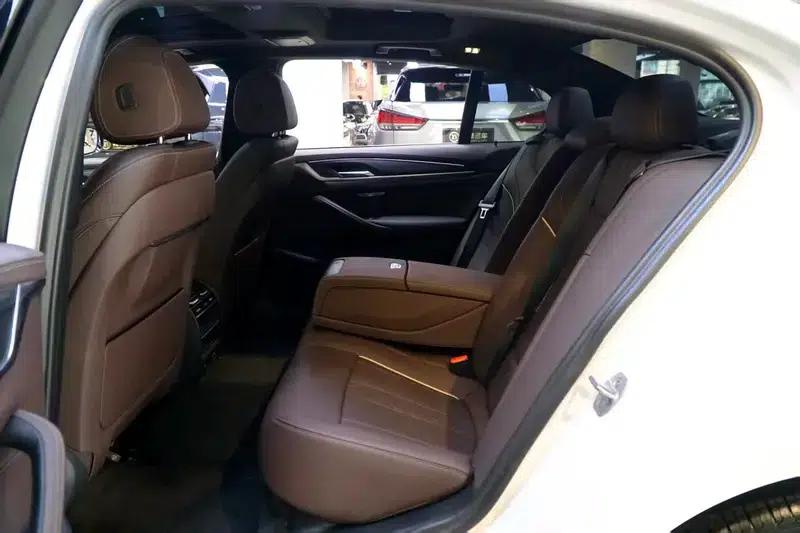2023 BMW 5 Series 530Li Leading Edition M Sport Package — миниатюра 21