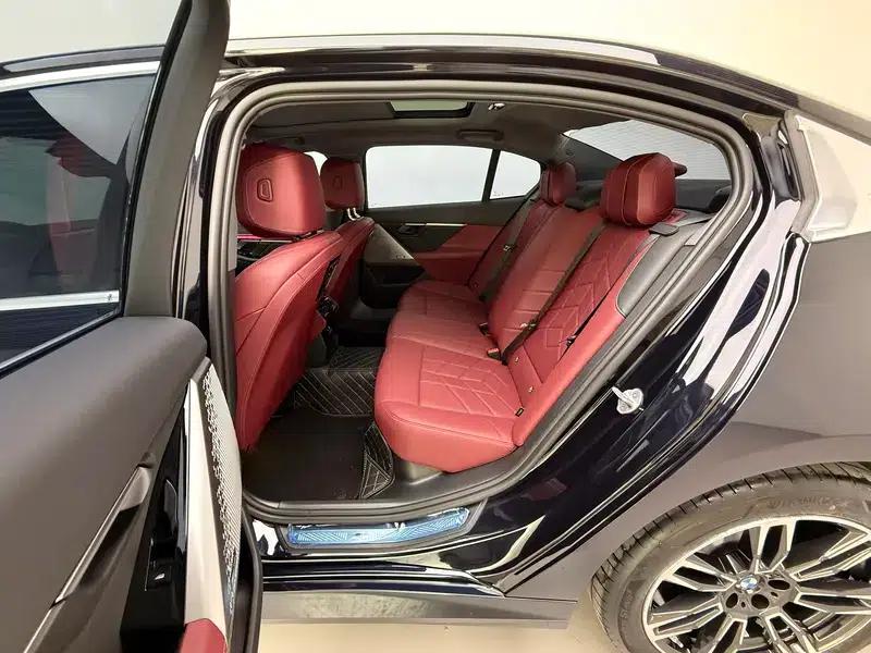 2025 BMW 5 Series Facelift 530Li Leading Edition M Sport Package — миниатюра 18