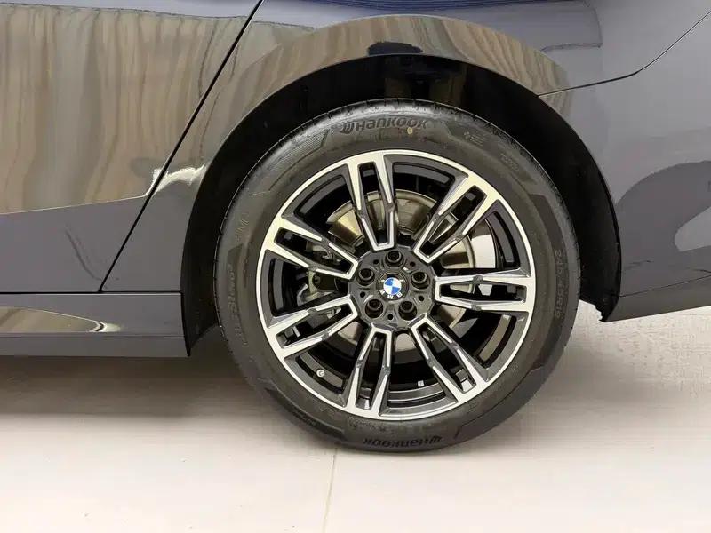 2025 BMW 5 Series Facelift 530Li Leading Edition M Sport Package — миниатюра 9