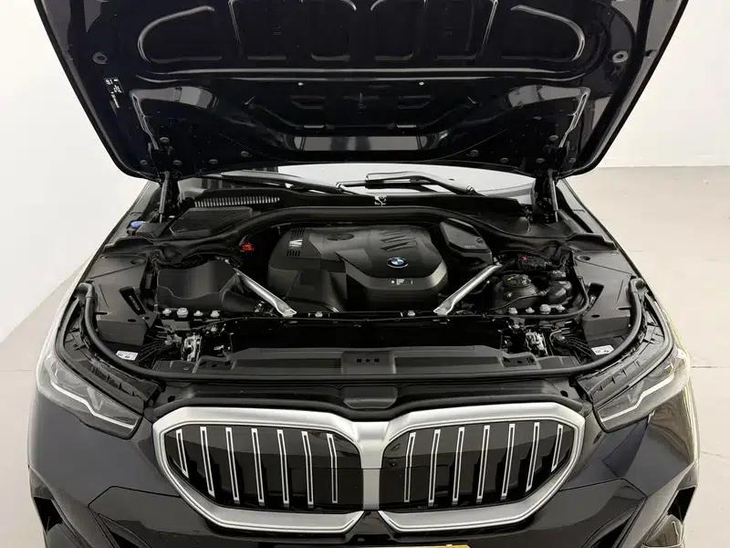 2025 BMW 5 Series Facelift 530Li Leading Edition M Sport Package — миниатюра 10