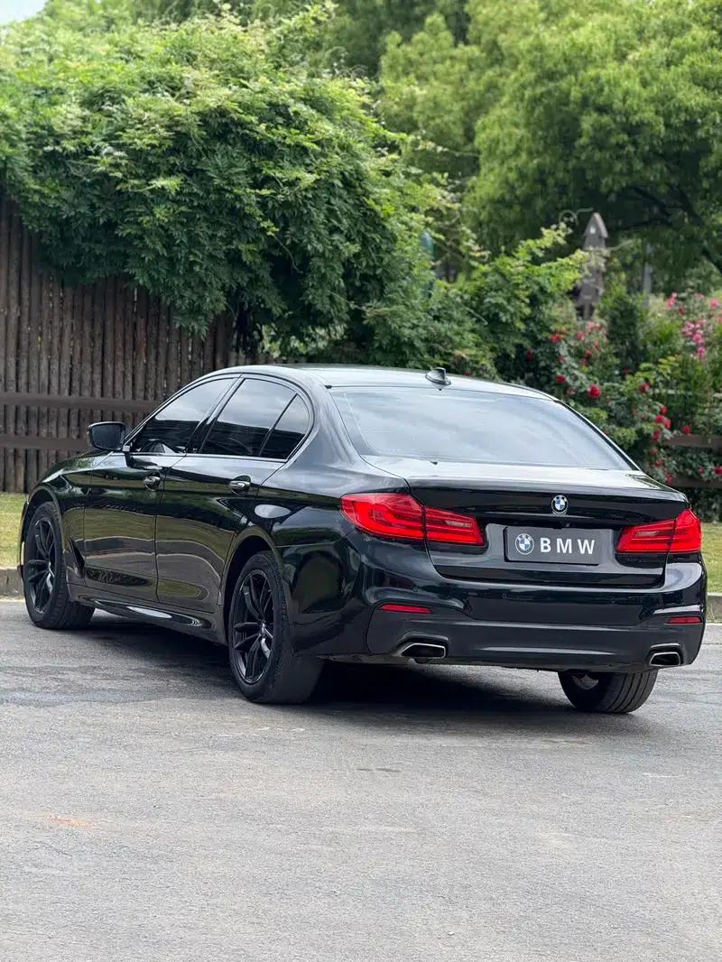 2018 BMW 5 Series 525Li M Sport Package — миниатюра 4
