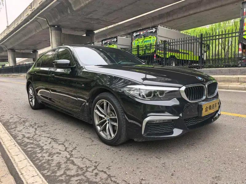 2019 BMW 5 Series 525Li M Sport Package — миниатюра 3