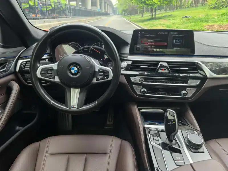 2019 BMW 5 Series 525Li M Sport Package — миниатюра 8
