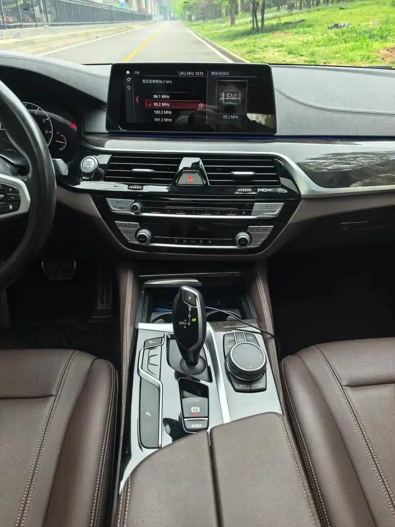2019 BMW 5 Series 525Li M Sport Package — миниатюра 9