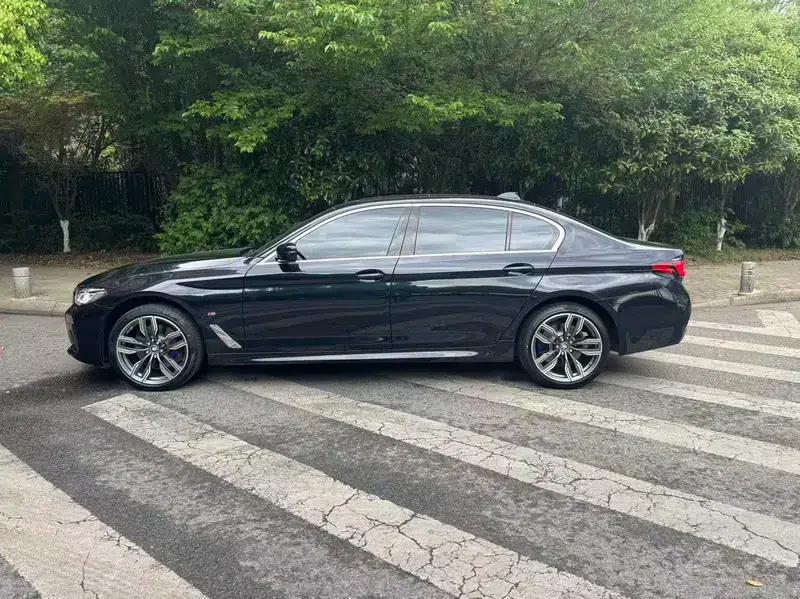 BMW 5 Series 2022 Facelift 530Li Leading Model M Sport Package — миниатюра 4