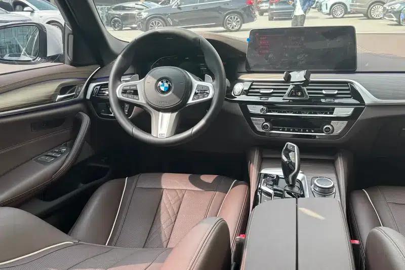 2022 BMW 5 Series Facelift 530Li Leading Edition M Sport Package — миниатюра 20