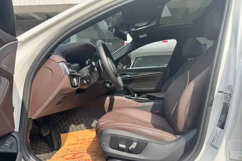 2022 BMW 5 Series Facelift 530Li Leading Edition M Sport Package — миниатюра 21