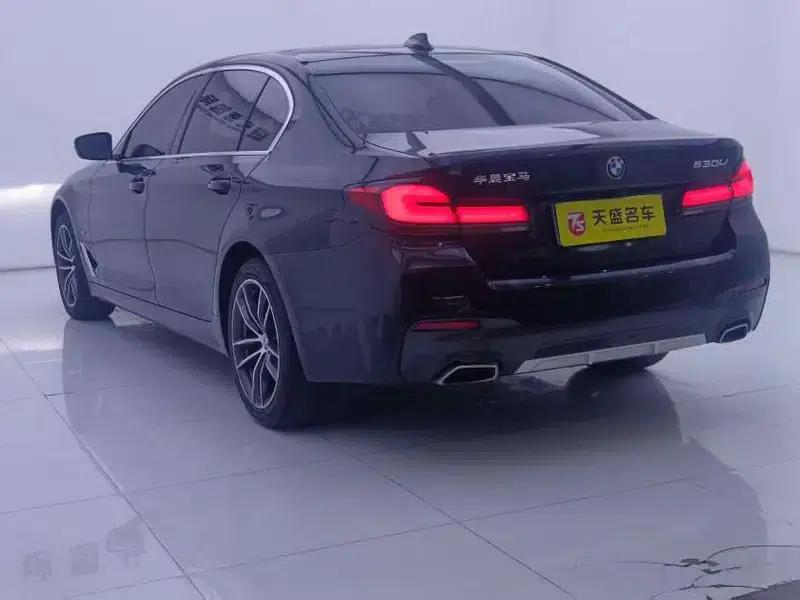 2021 BMW 5 Series 525Li M Sport Package — миниатюра 4