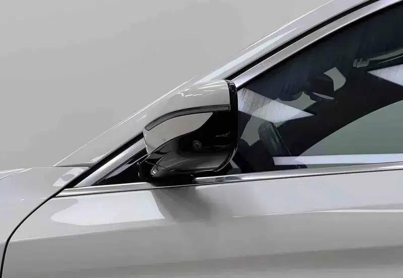 2020 BMW 5 Series 530Li Leading Edition M Sport Package — миниатюра 13