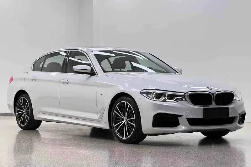 2020 BMW 5 Series 530Li Leading Edition M Sport Package — миниатюра 3
