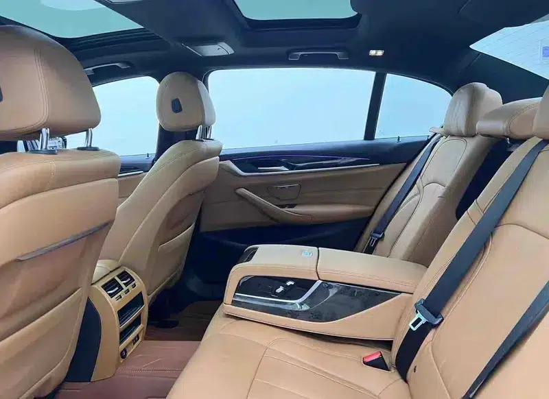 2020 BMW 5 Series 530Li Leading Edition M Sport Package — миниатюра 26