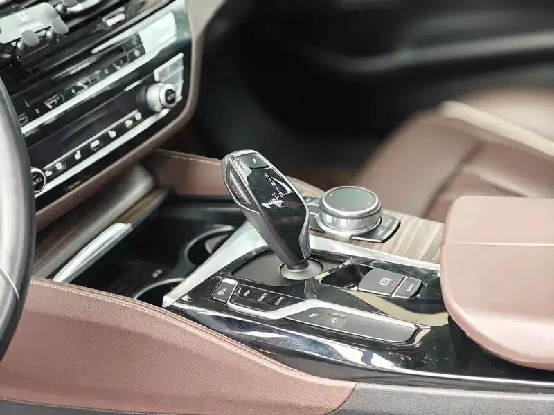 BMW 5 Series 2018 530Li Luxury Package — миниатюра 11