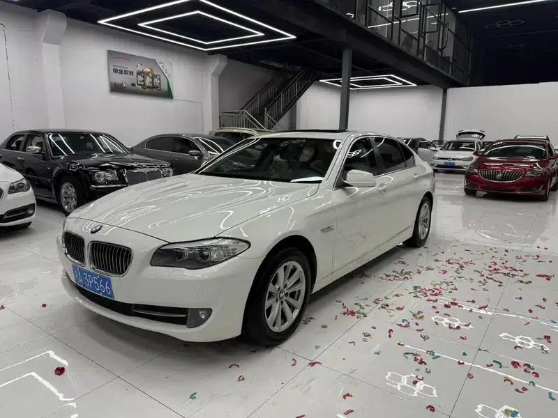 BMW 5 Series 2012 523Li Luxury — миниатюра 1
