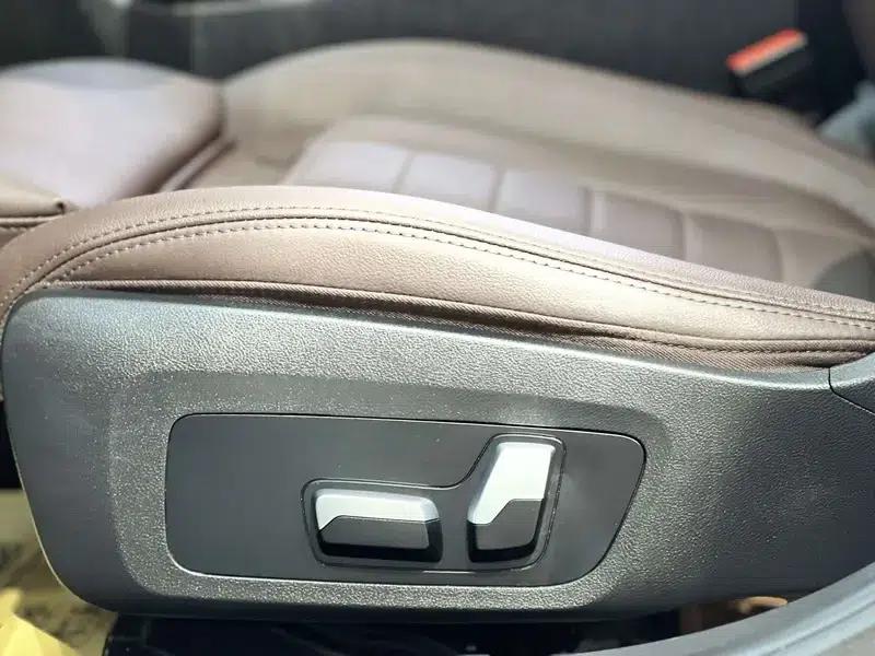 2020 BMW 3 Series 325Li M Sport Package — миниатюра 10