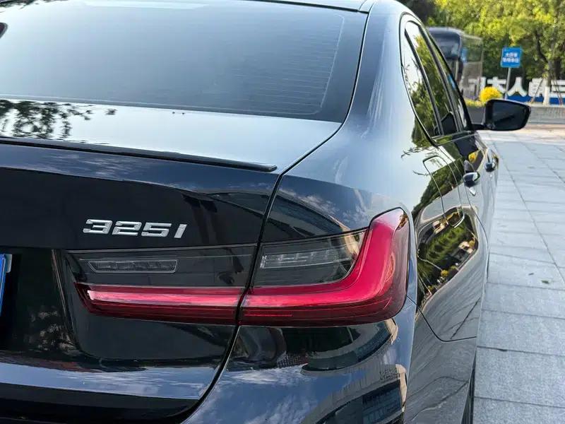 2023 BMW 3 Series 325i M Sport Shadow Edition — миниатюра 7