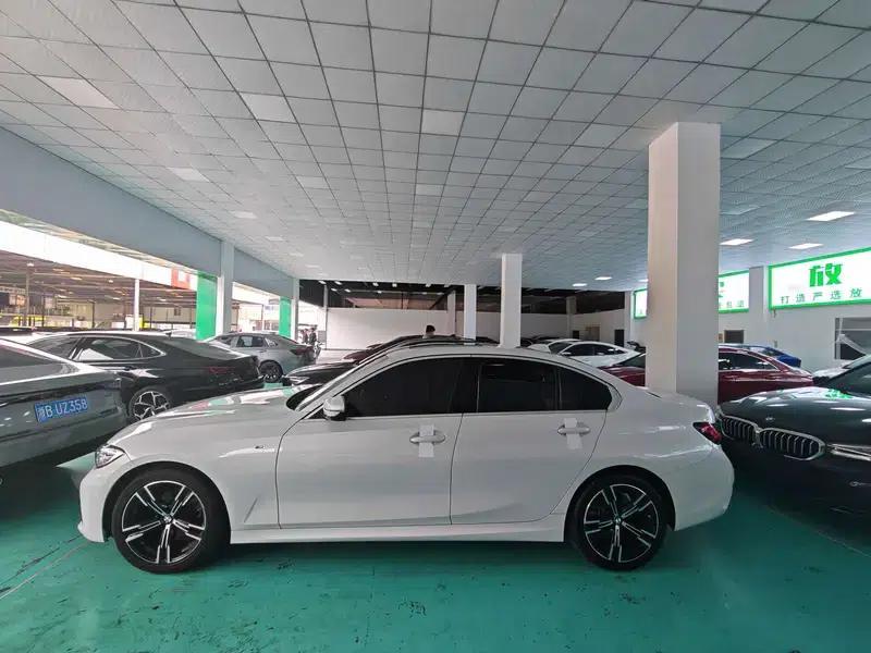 2022 BMW 3 Series 325i M Sport Package — миниатюра 3