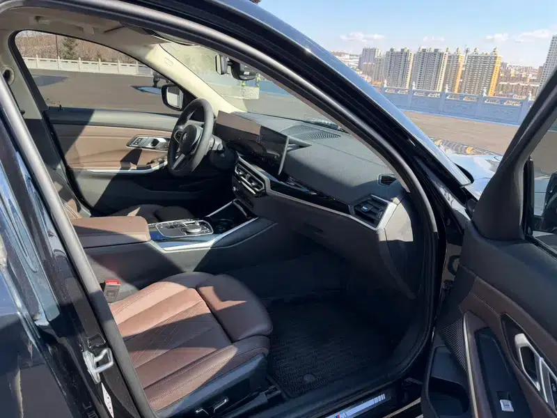 2023 BMW 3 Series 320Li M Sport Package — миниатюра 9