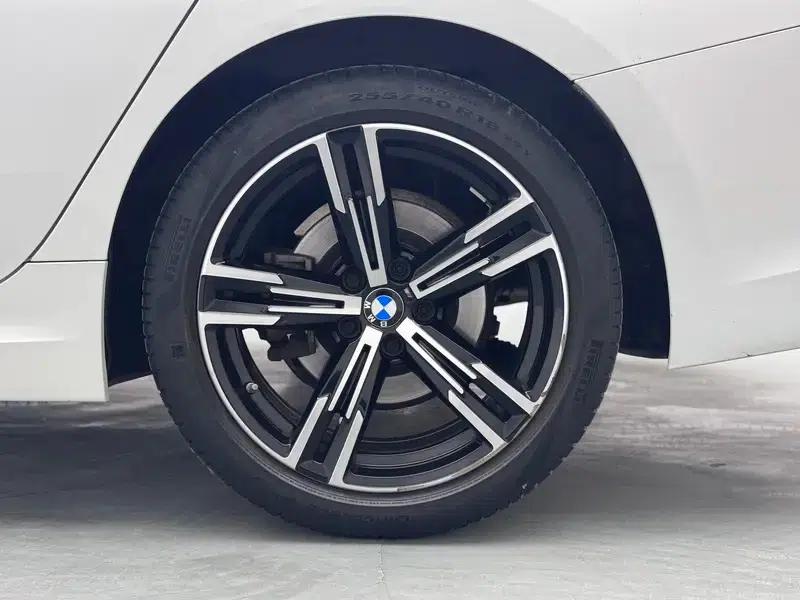2022 BMW 3 Series 325i M Sport Package — миниатюра 9
