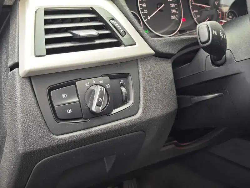 BMW 3 Series 2015 316Li Fashion Edition — миниатюра 21