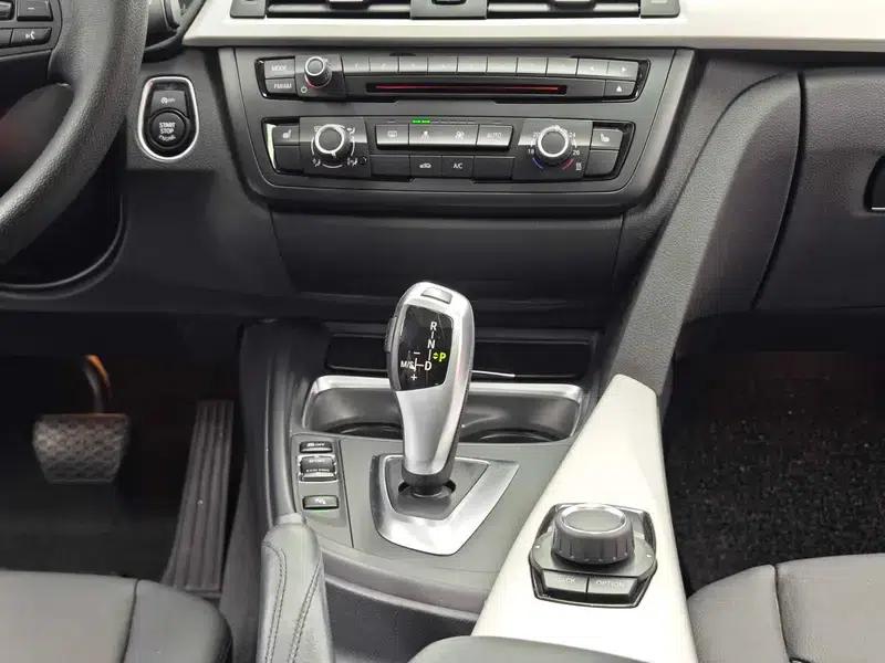 BMW 3 Series 2015 316Li Fashion Edition — миниатюра 22