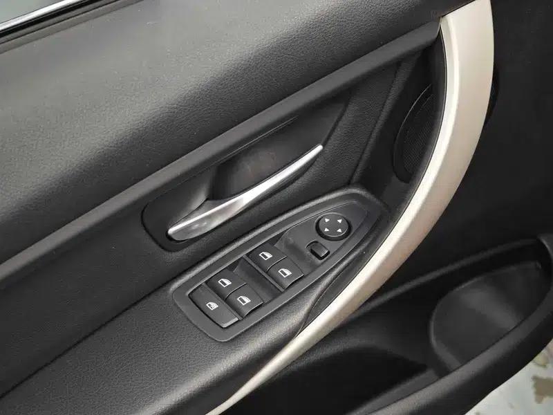 BMW 3 Series 2015 316Li Fashion Edition — миниатюра 26