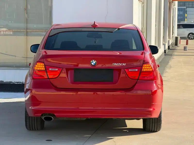 BMW 3 Series 2011 320i Fashion Edition — миниатюра 3