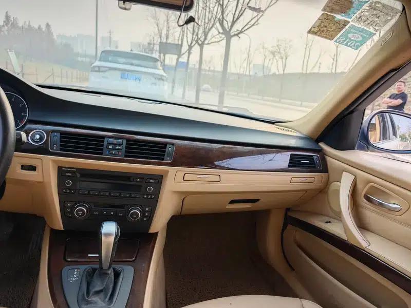 BMW 3 Series 2012 320i Fashion Edition — миниатюра 13