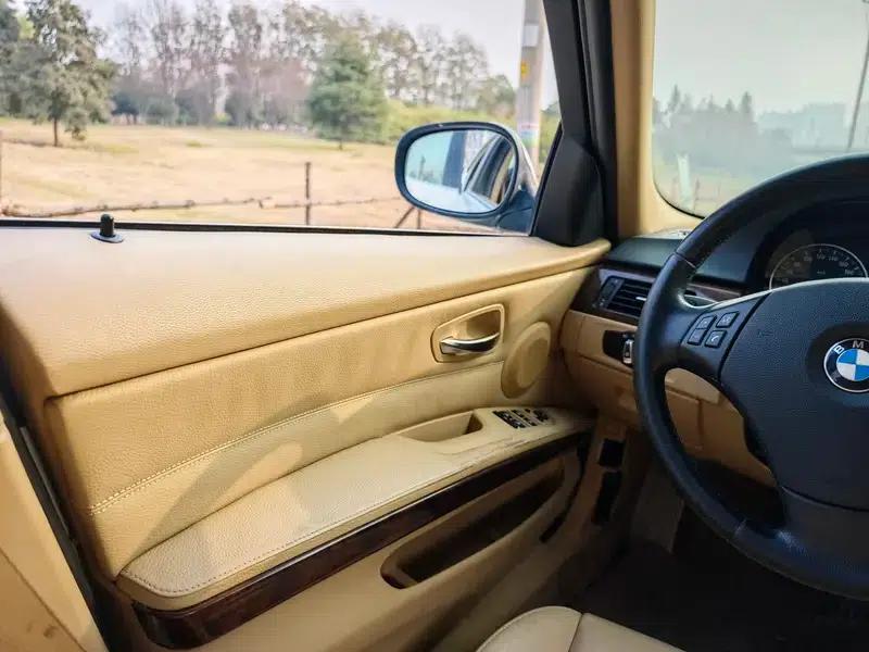 BMW 3 Series 2012 320i Fashion Edition — миниатюра 16